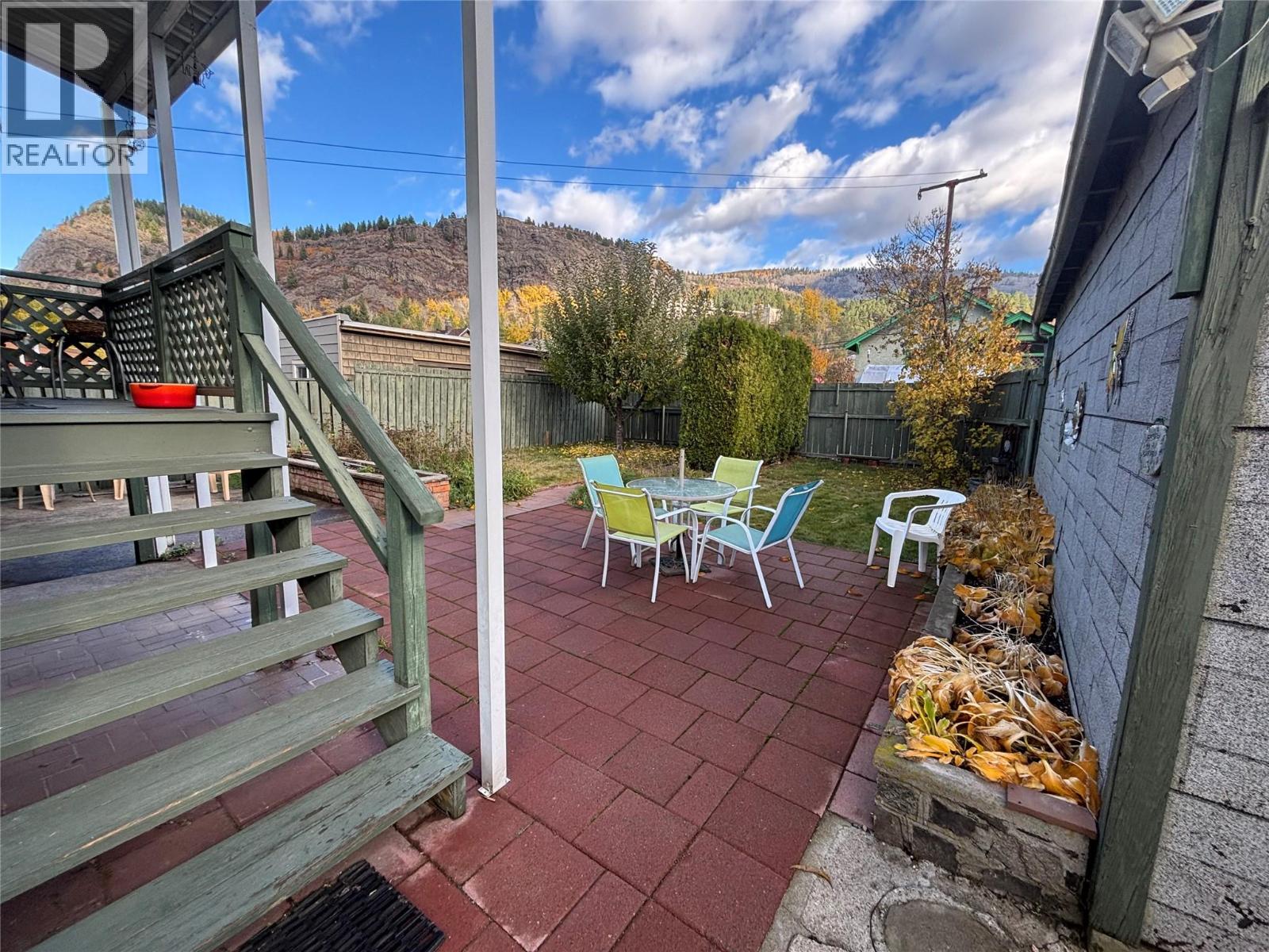 1329 Columbia Avenue, Trail