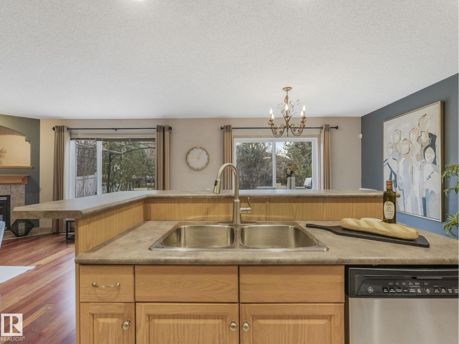 1740 GLASTONBURY BV NW, Edmonton