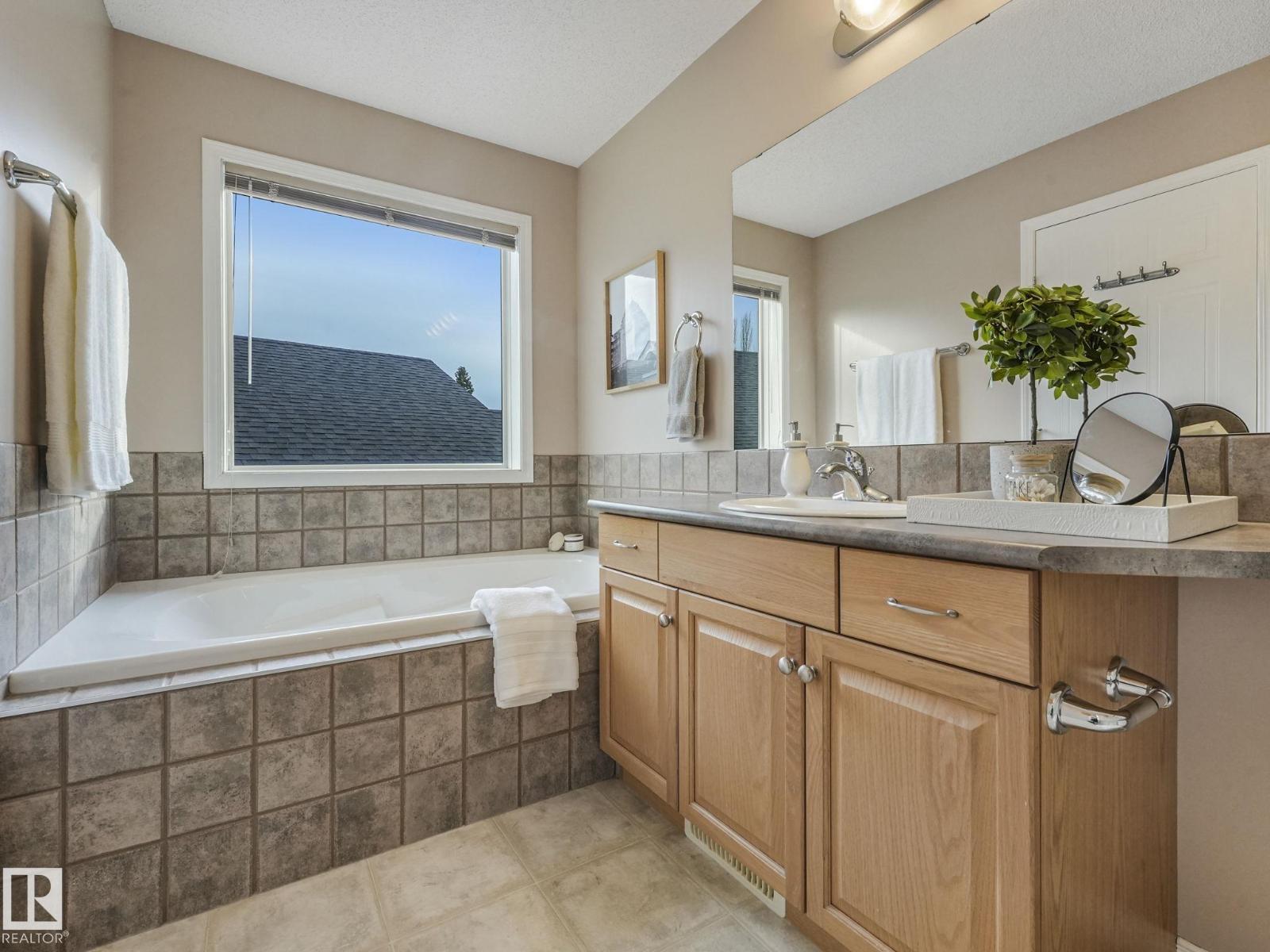 1740 GLASTONBURY BV NW, Edmonton