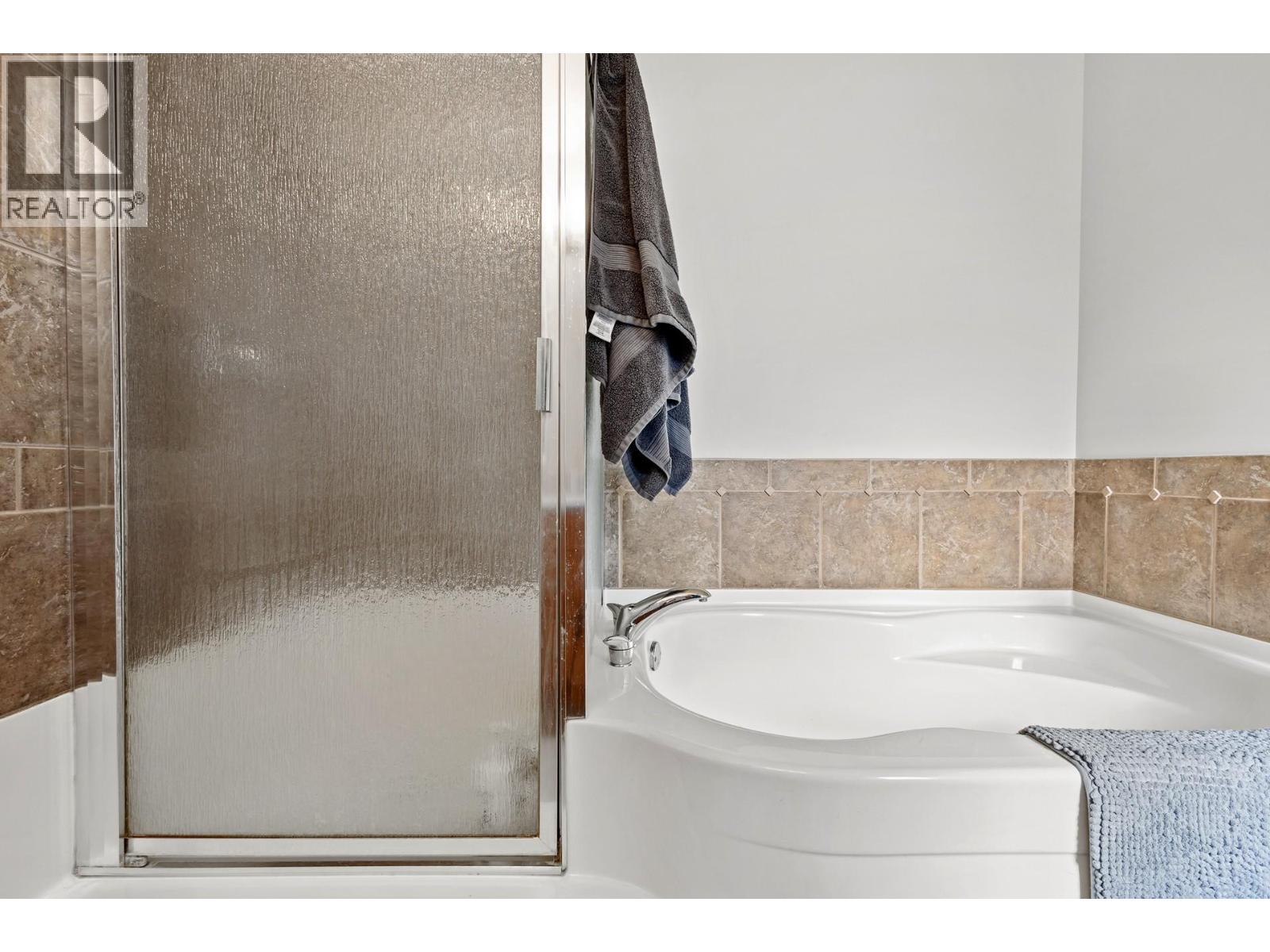  3492 Camelback Drive, Kelowna