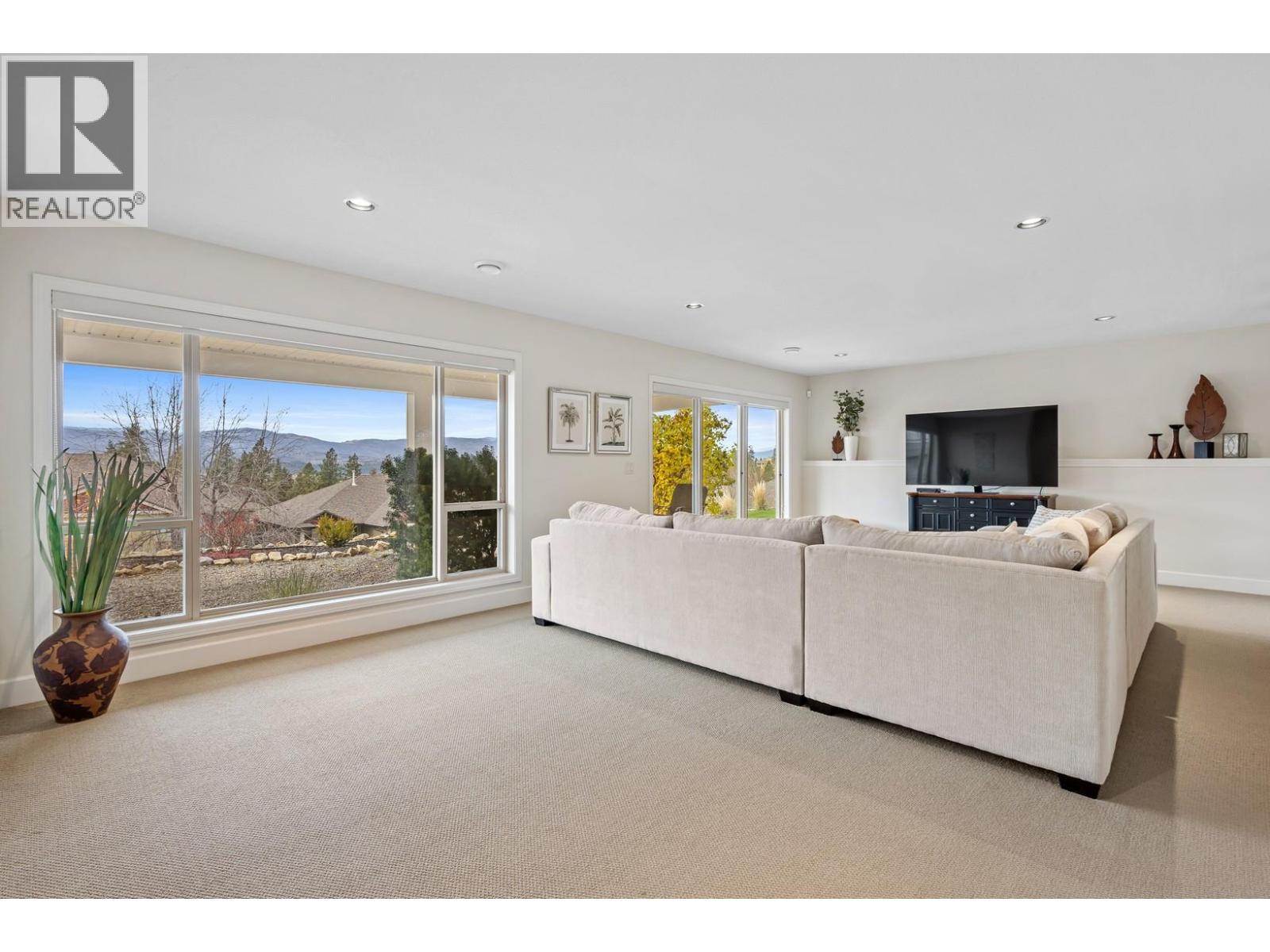  3492 Camelback Drive, Kelowna