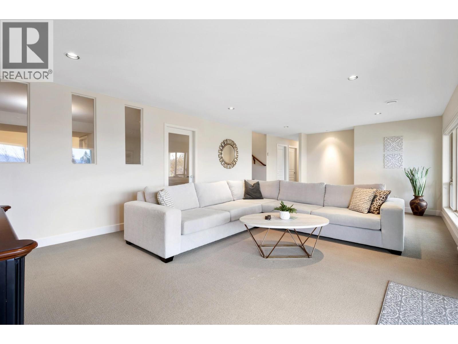  3492 Camelback Drive, Kelowna