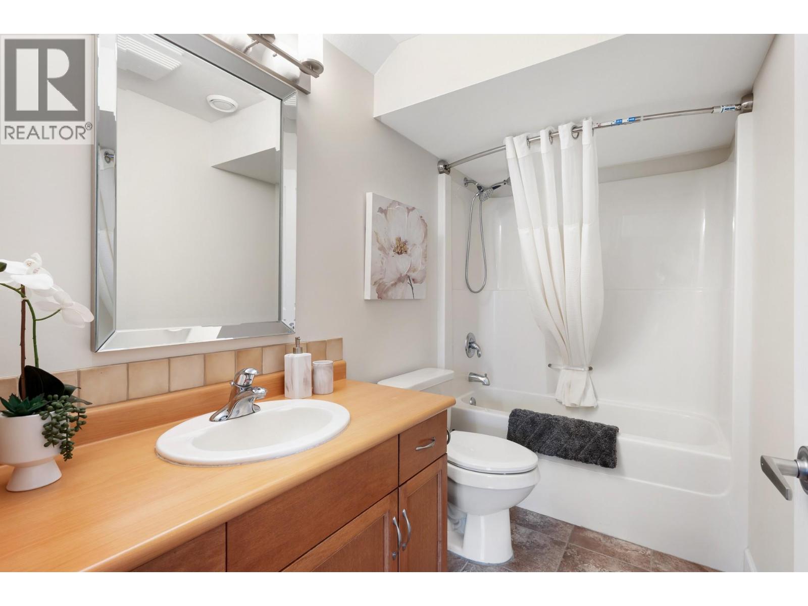  3492 Camelback Drive, Kelowna