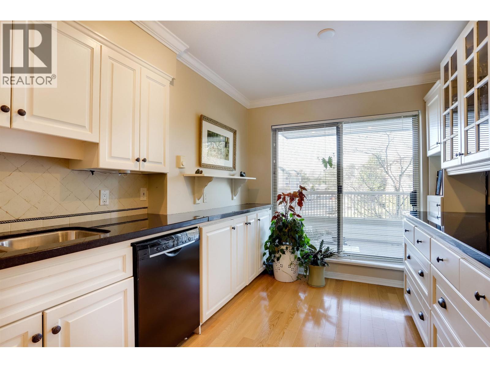 #205-1118 55TH Street, Delta