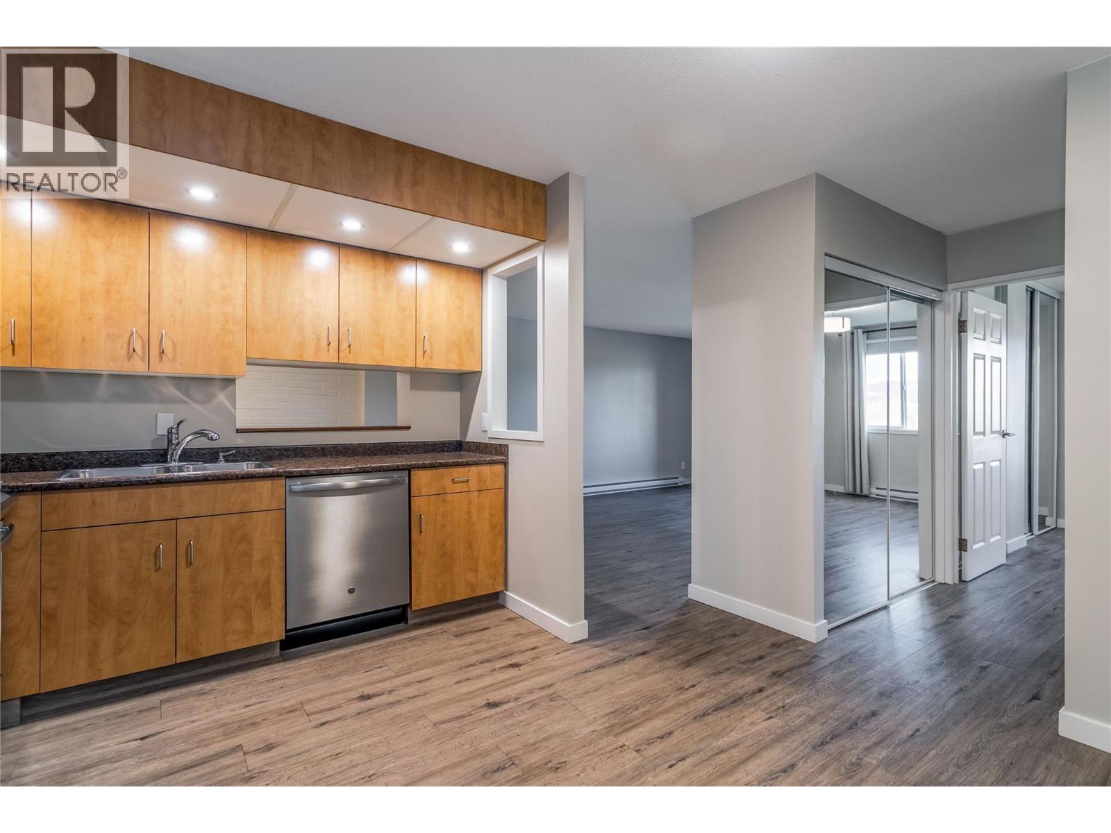 407 1915 Pacific Court, Kelowna