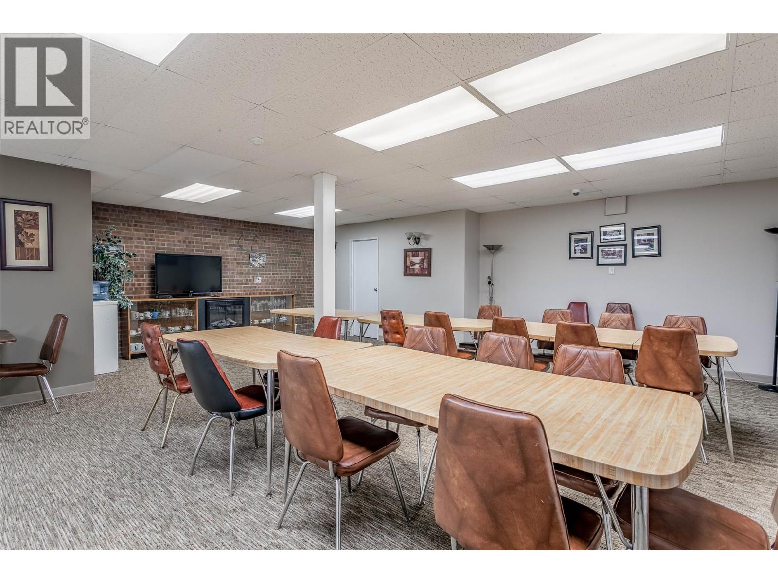 407 1915 Pacific Court, Kelowna