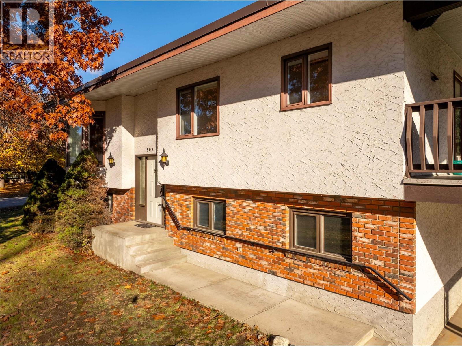 1509 Mountain View Drive, Revelstoke