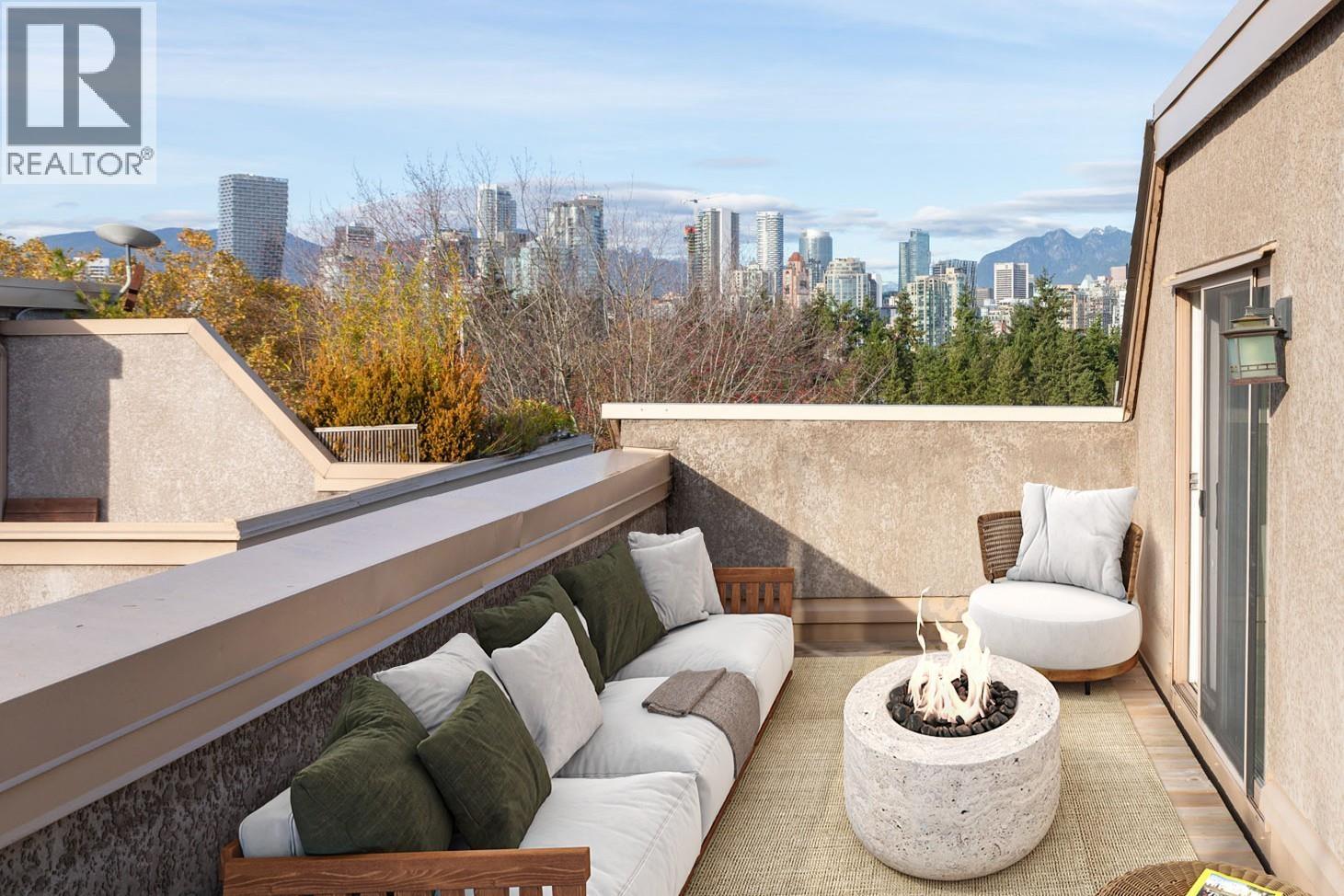 51 870 W 7TH AVENUE, Vancouver