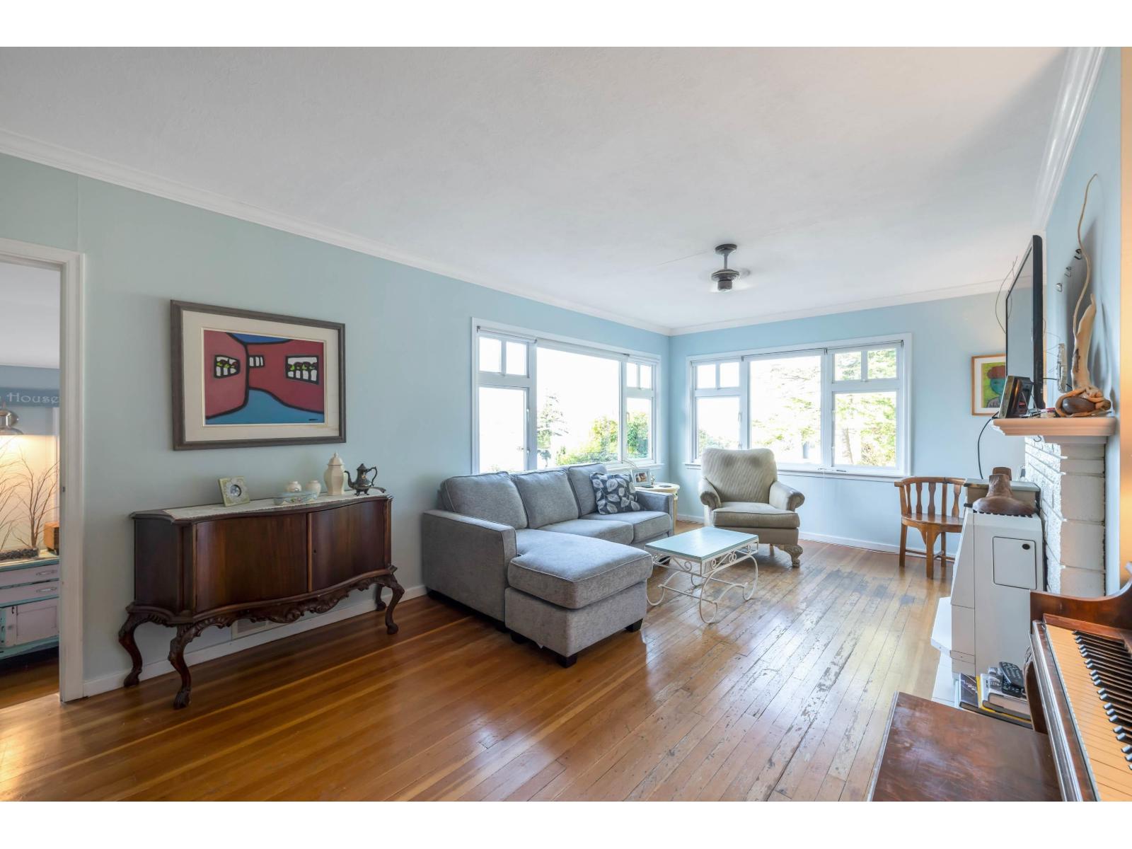 1350 EVERALL STREET, White Rock