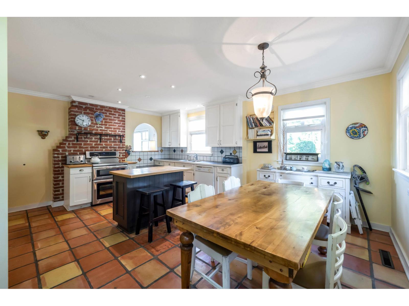 1350 EVERALL STREET, White Rock