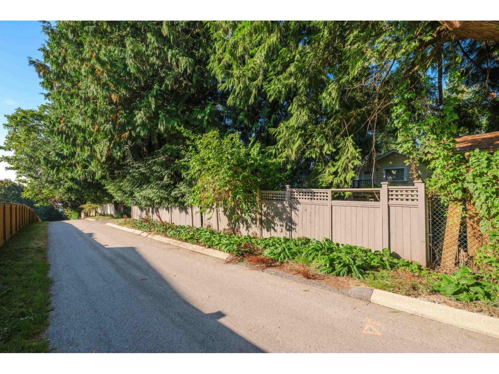 1350 EVERALL STREET, White Rock