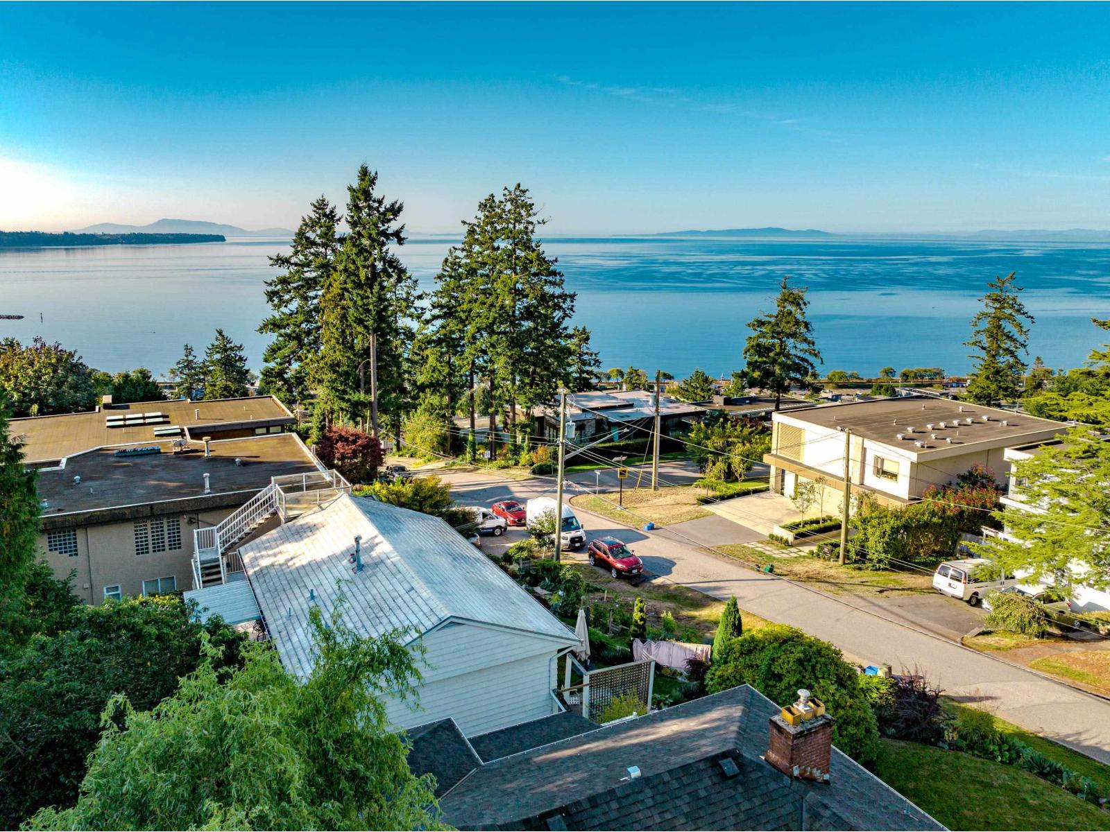 1350 EVERALL STREET, White Rock