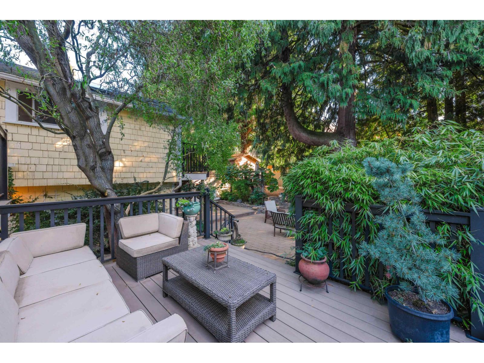 1350 EVERALL STREET, White Rock