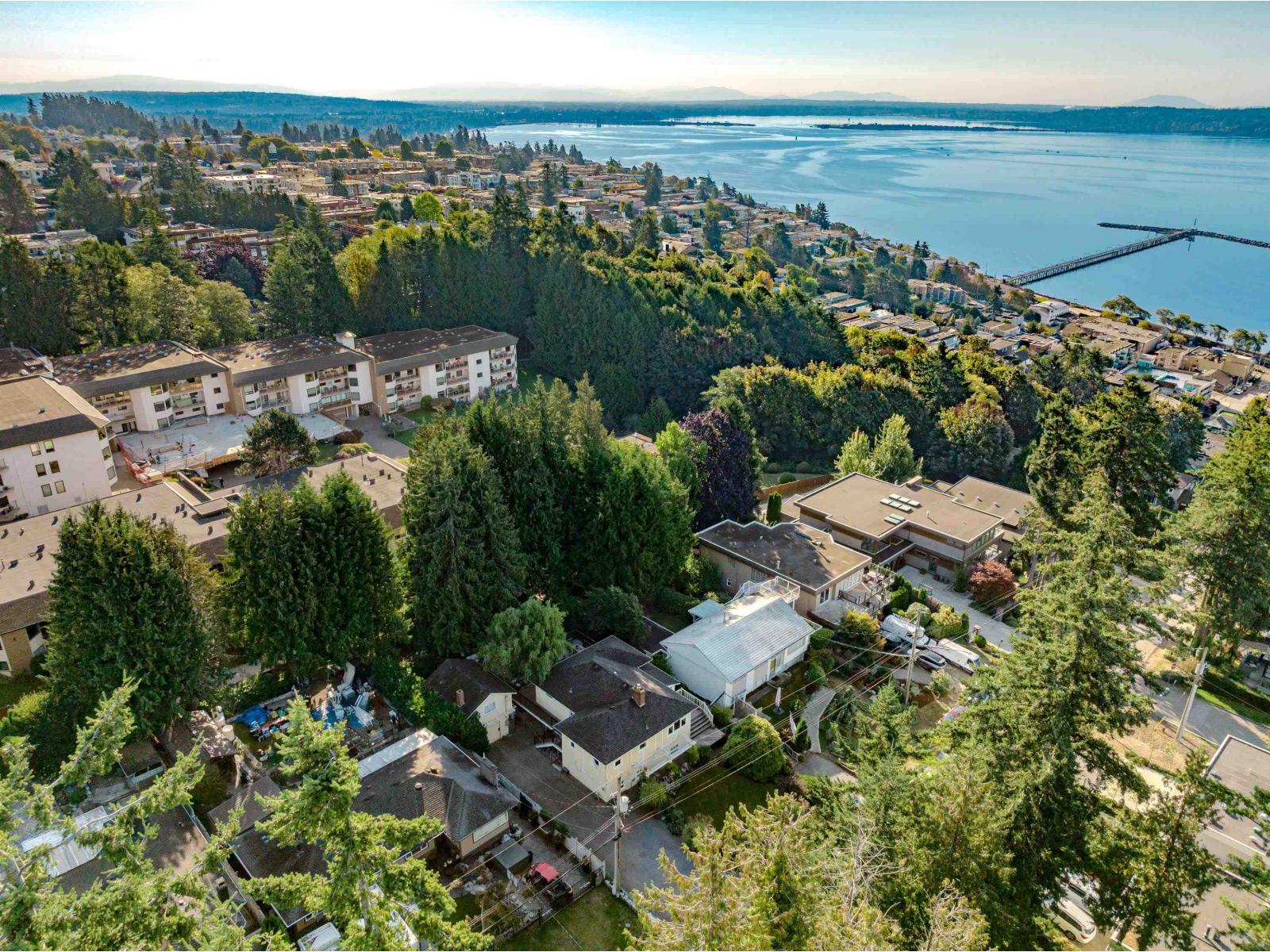 1350 EVERALL STREET, White Rock