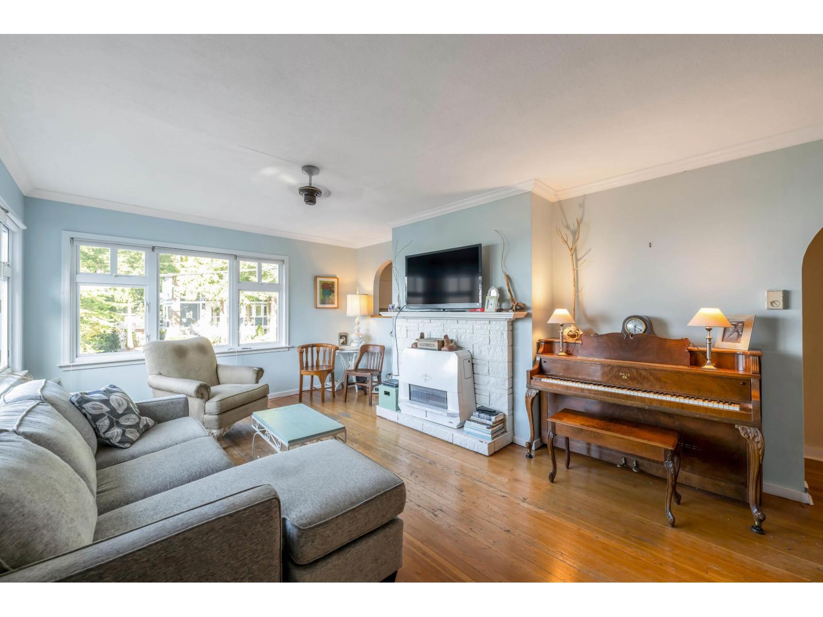 1350 EVERALL STREET, White Rock