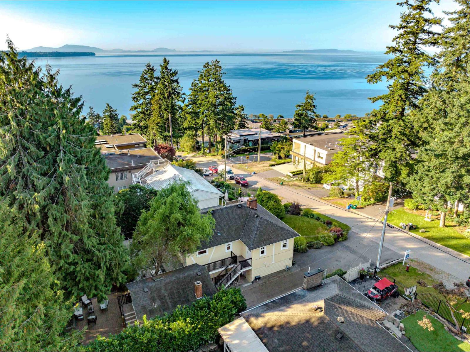 1350 EVERALL STREET, White Rock