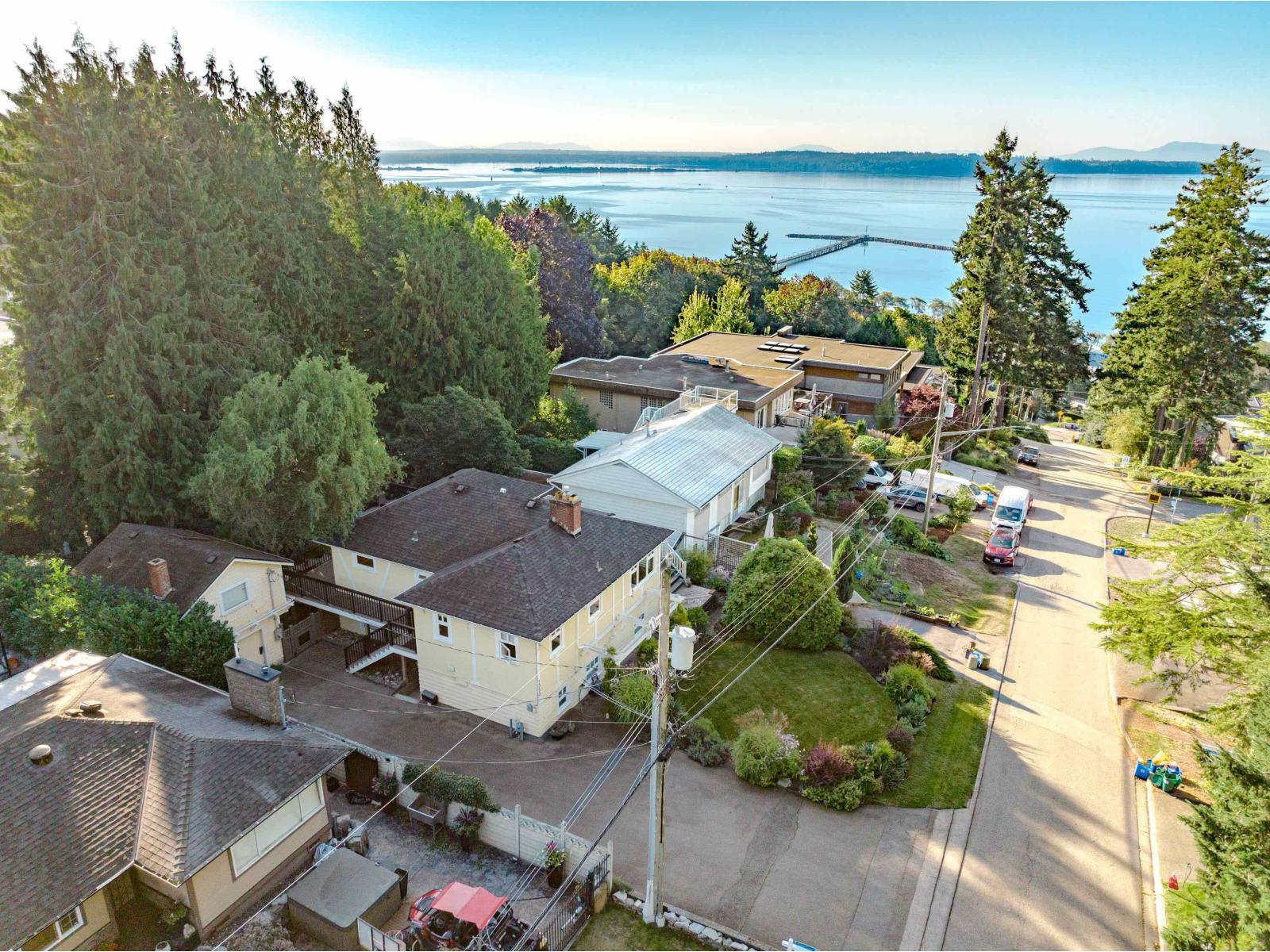 1350 EVERALL STREET, White Rock