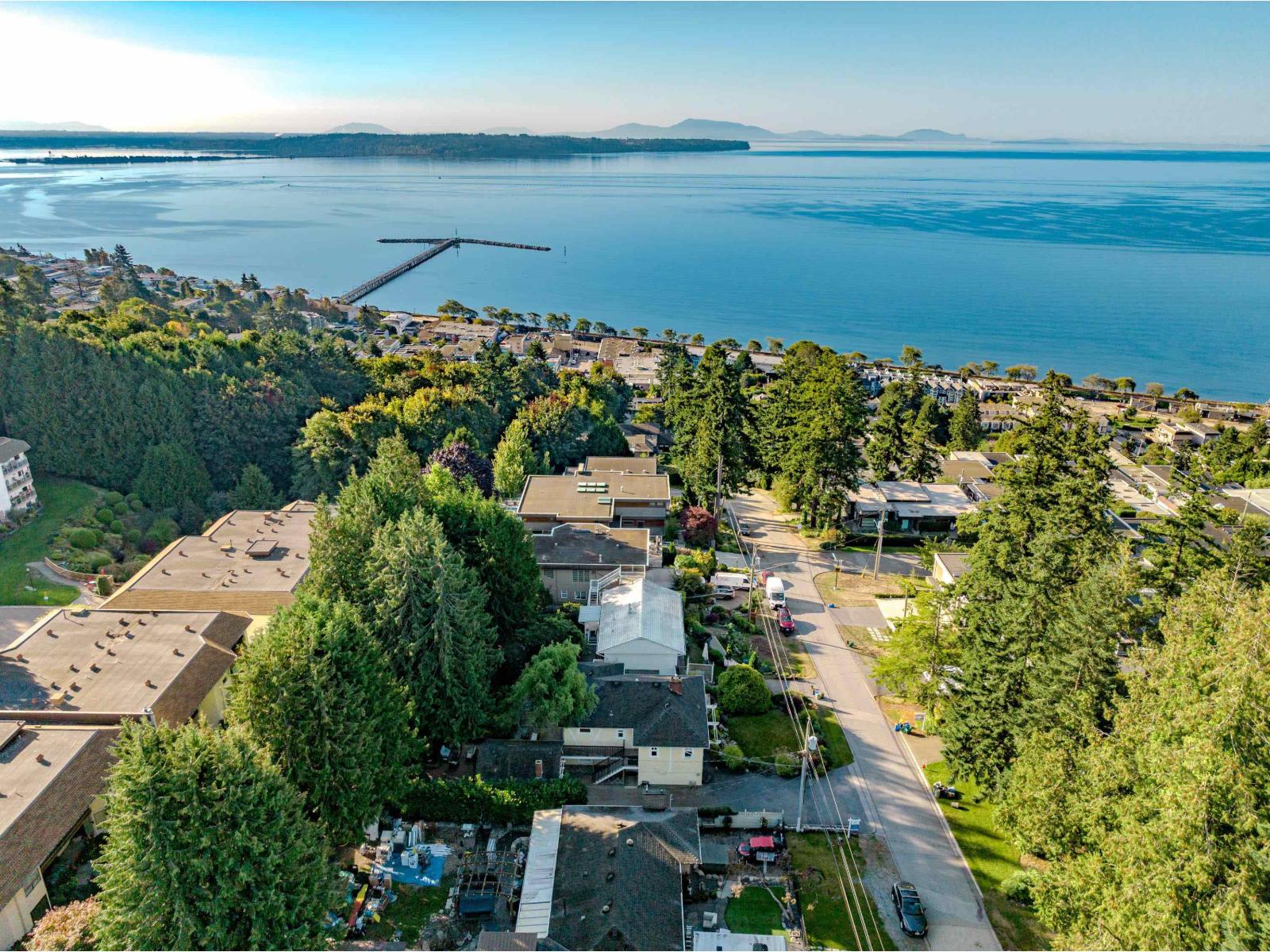 1350 EVERALL STREET, White Rock
