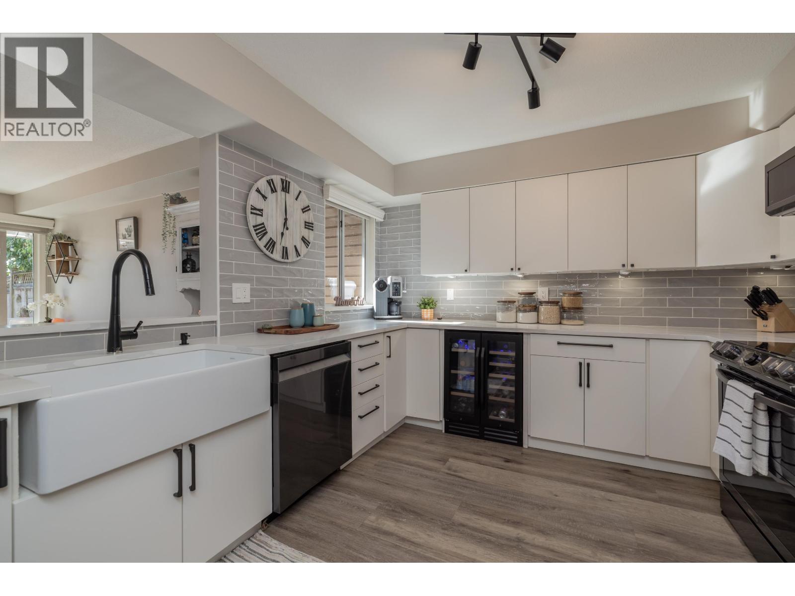 13 1872 HARBOUR STREET, Port Coquitlam