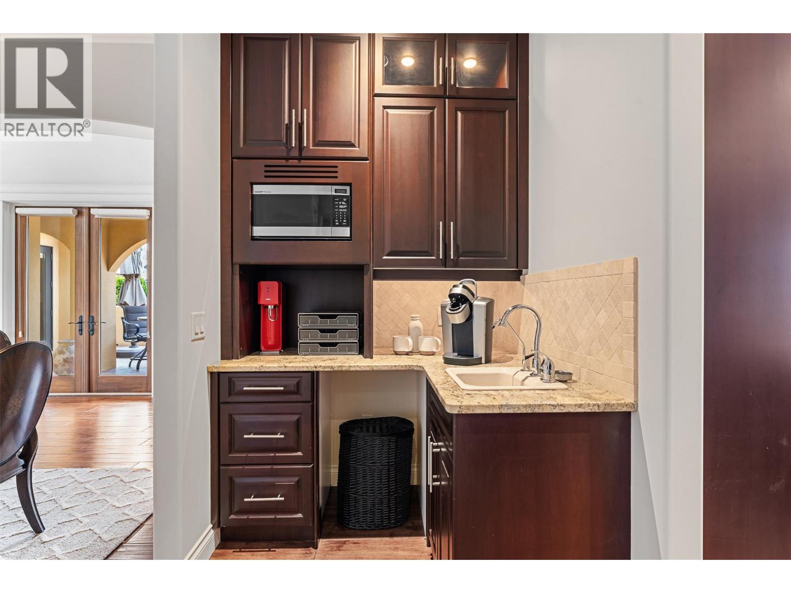  660 Almandine Court, Kelowna