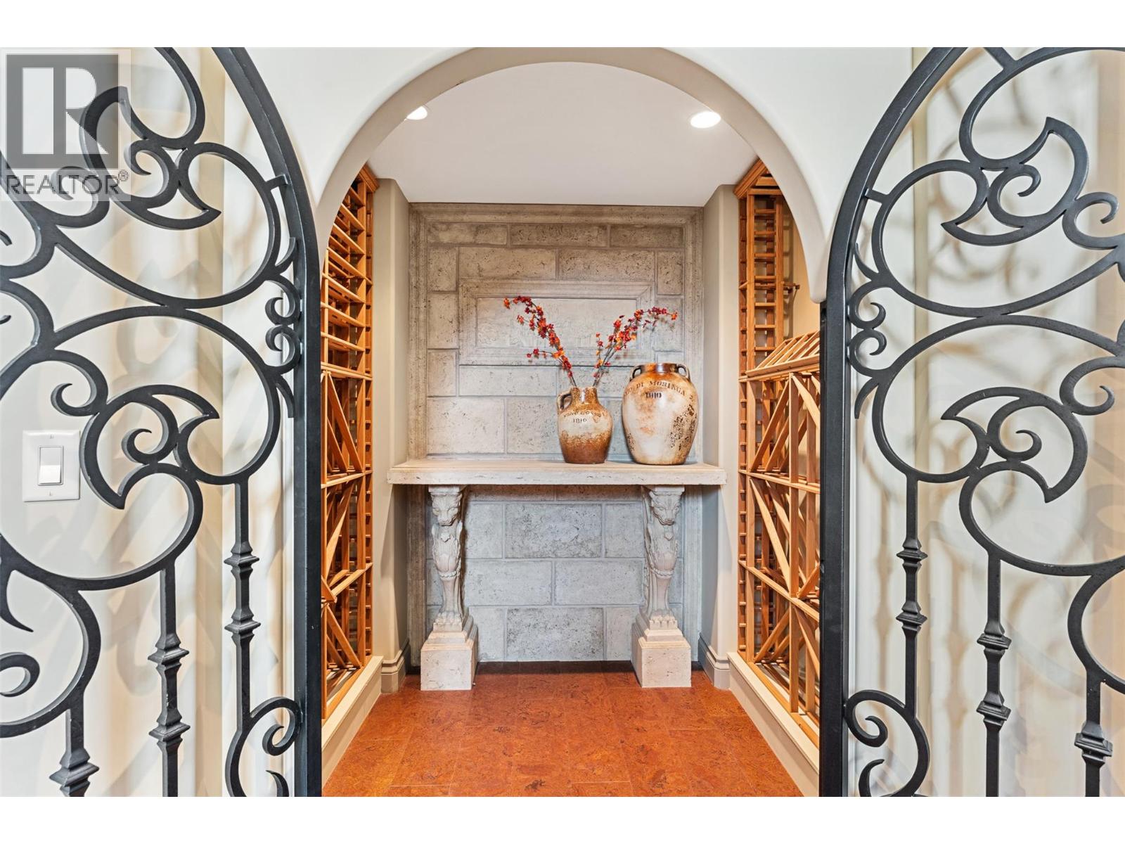  660 Almandine Court, Kelowna