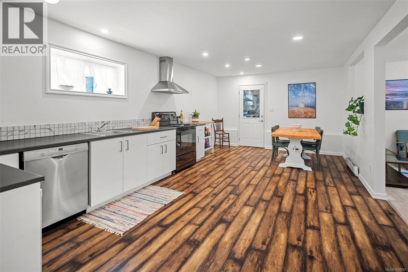 7147 Wright Rd, Sooke