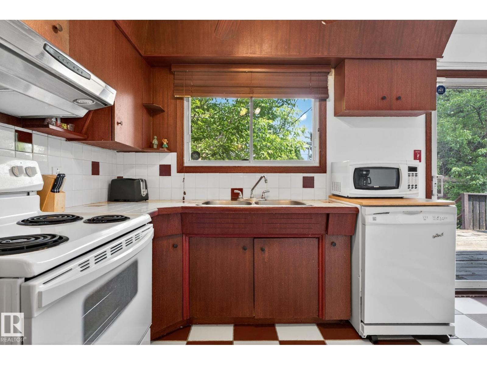 9603 52 ST NW, Edmonton