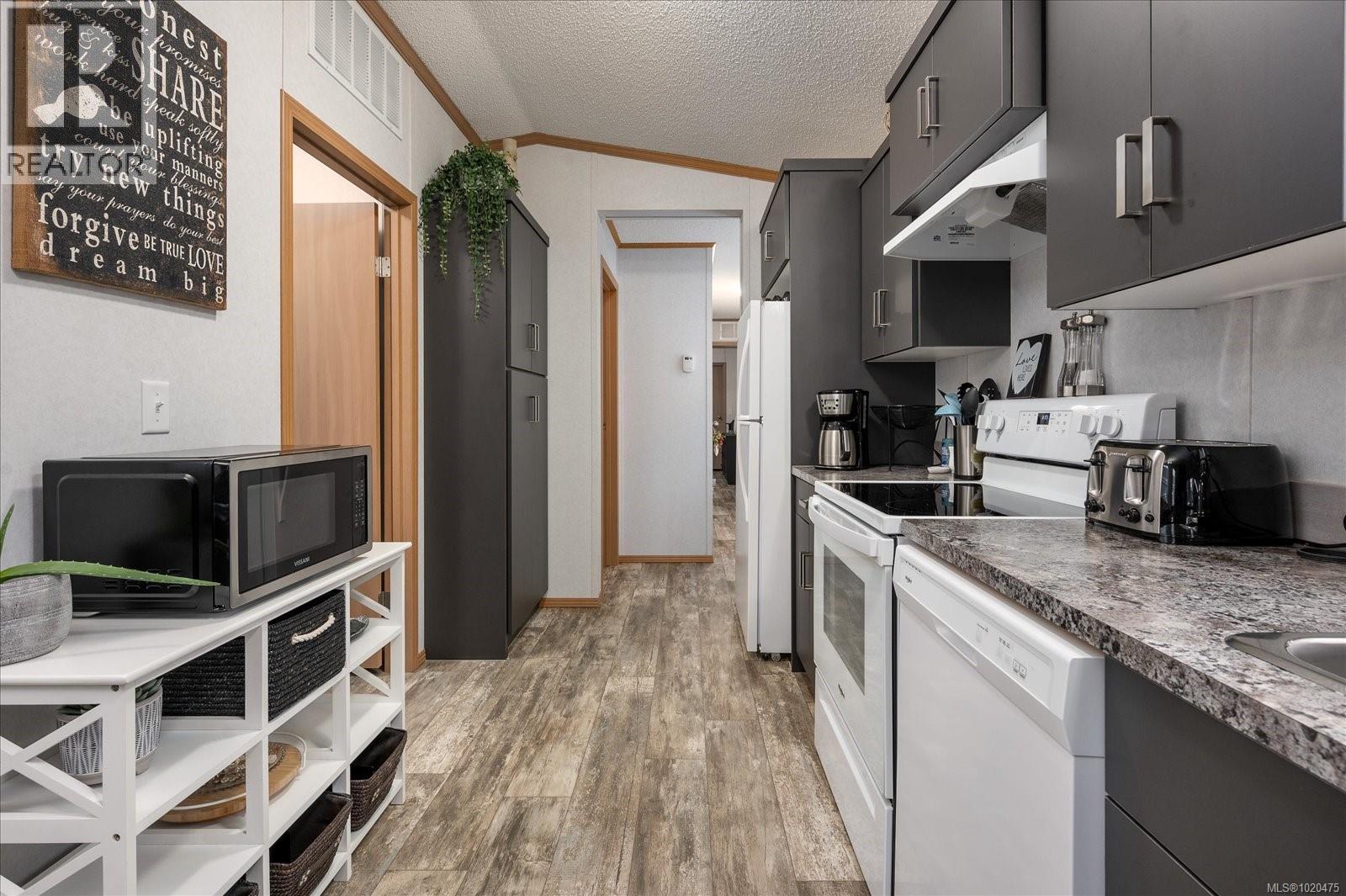 #11 6820 PARKLANDS PL - 11