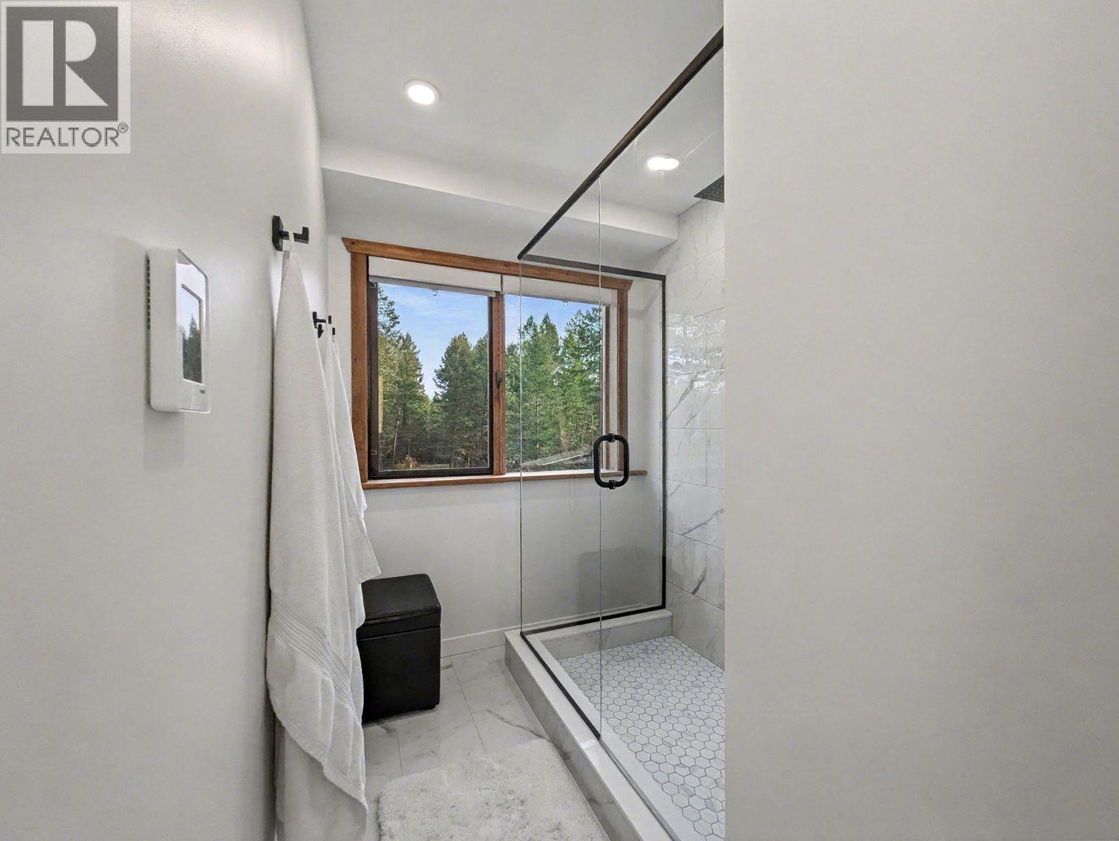 3941 HOULGRAVE Road, Invermere