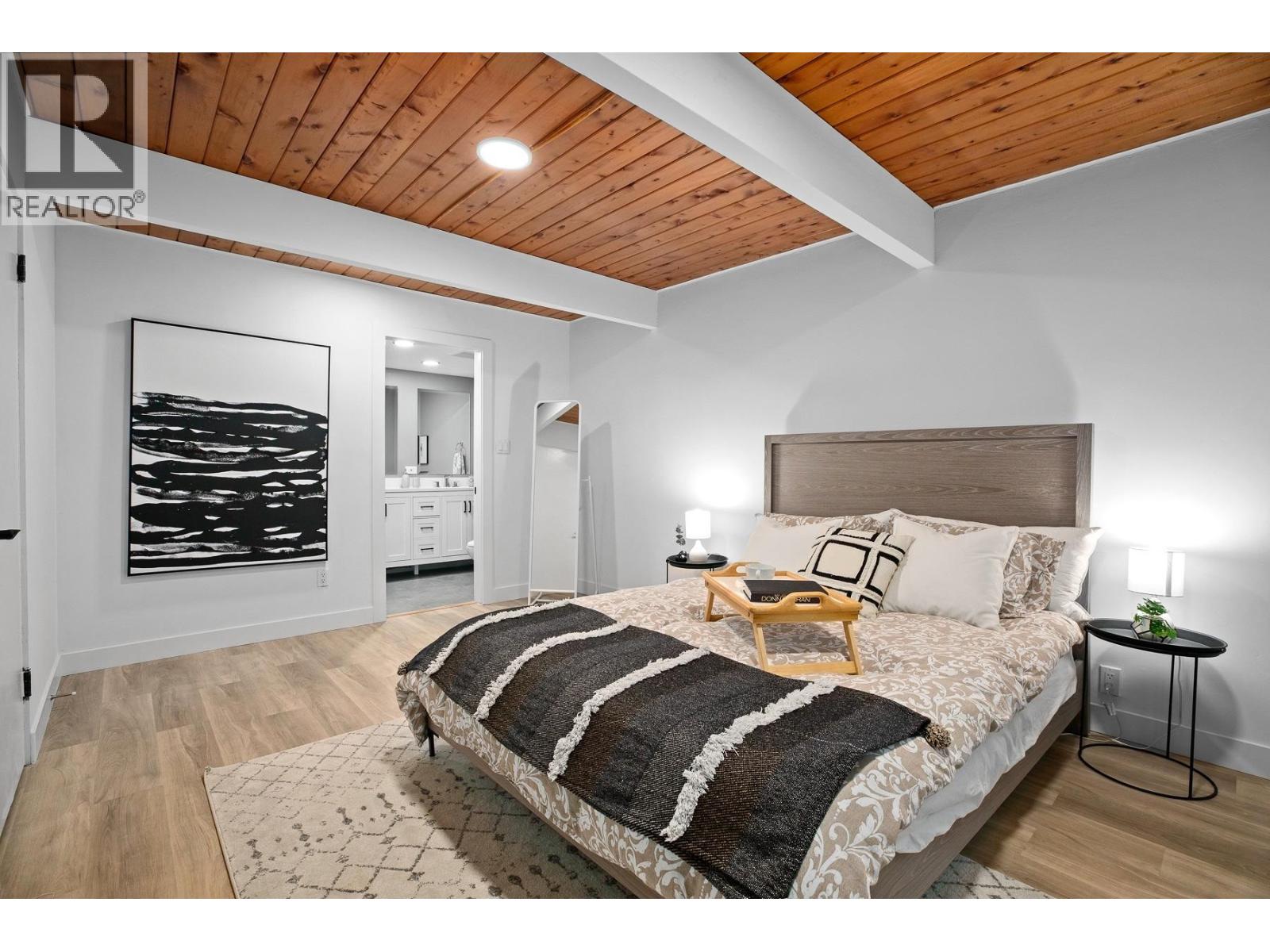 530 HADDEN DRIVE, West Vancouver