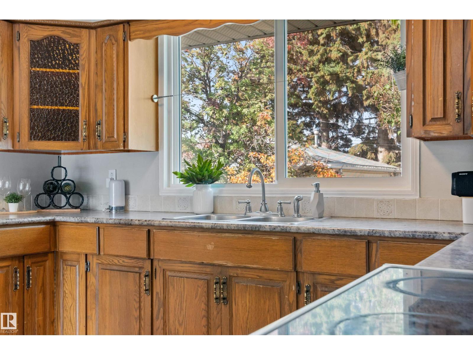 7104 95 AV NW, Edmonton