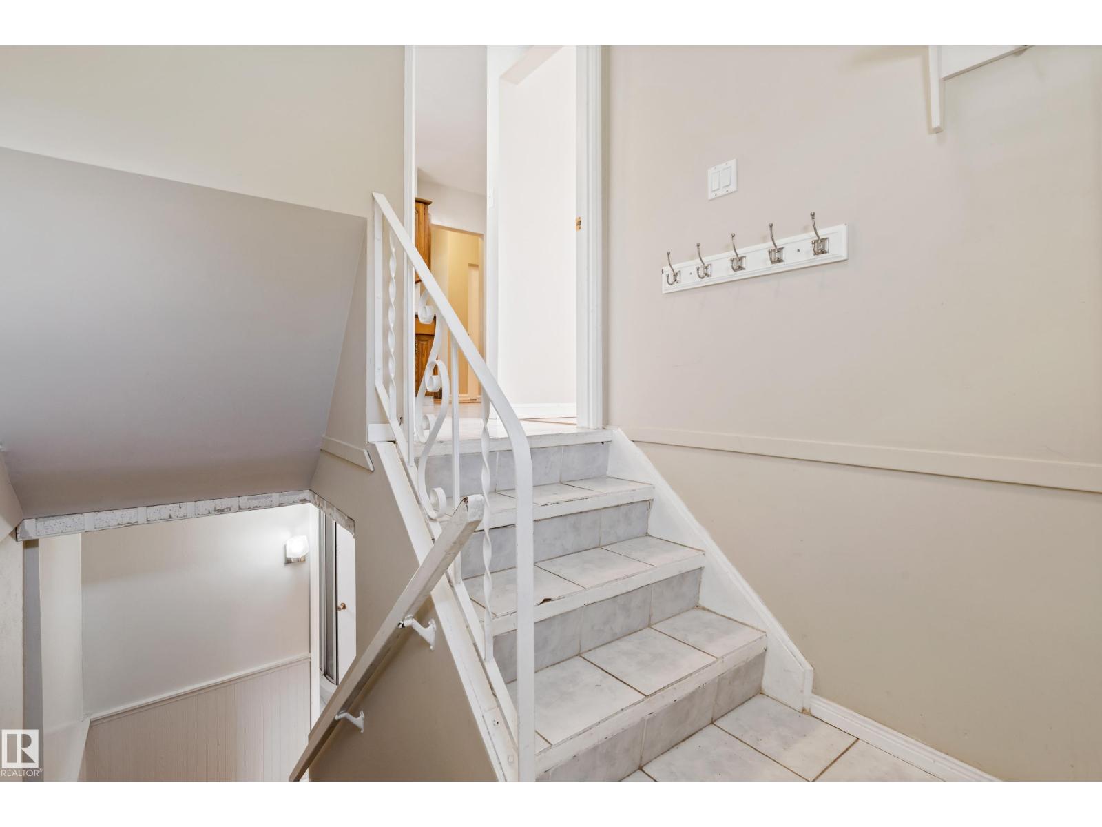 7104 95 AV NW, Edmonton