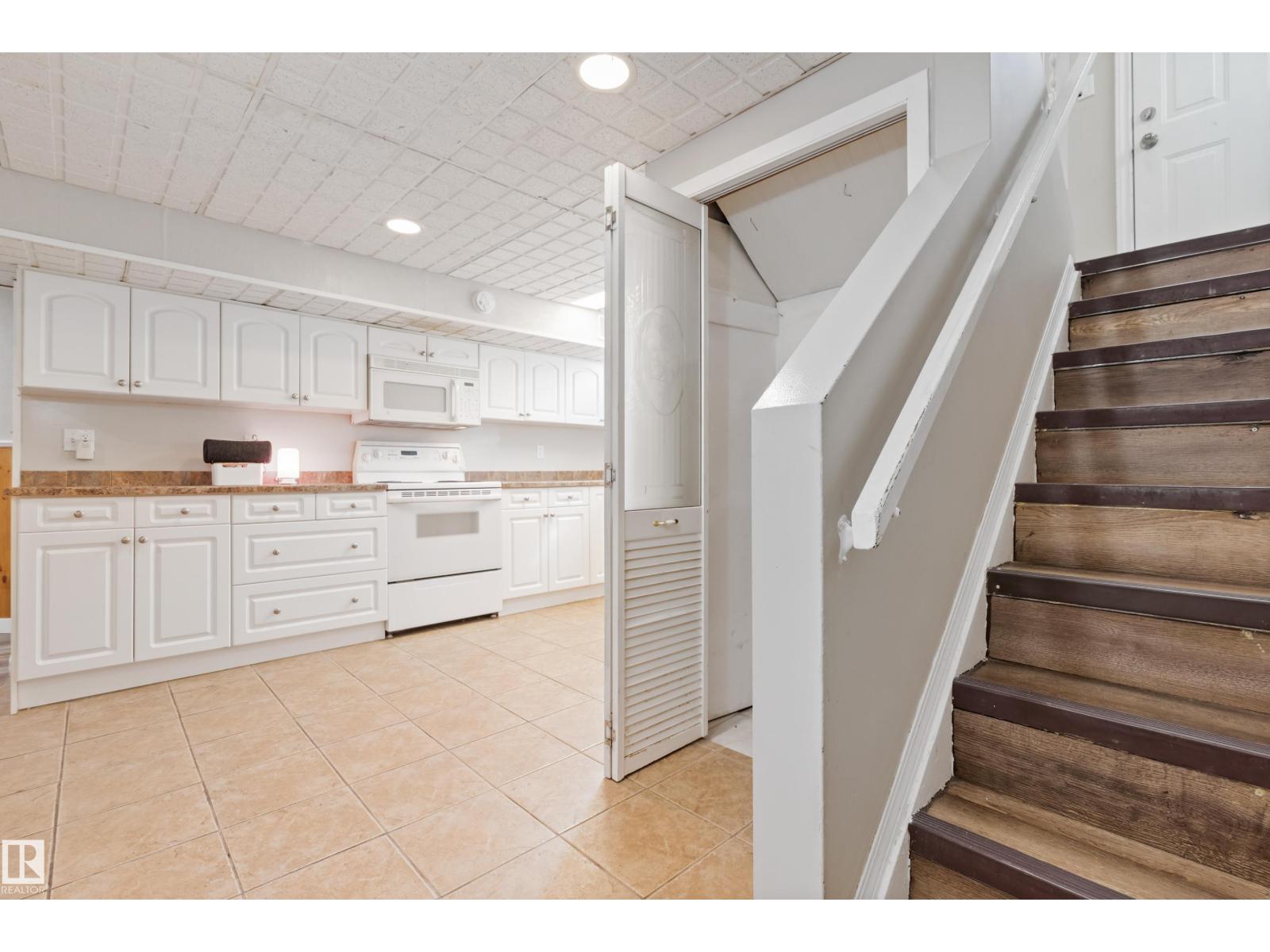 7104 95 AV NW, Edmonton