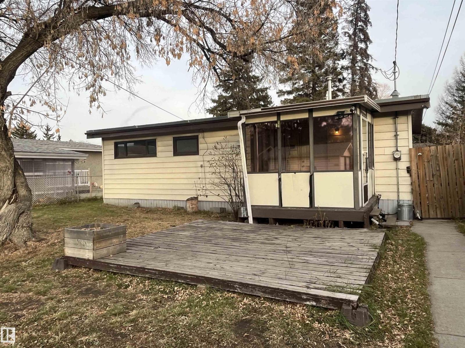 10916 157 ST NW, Edmonton