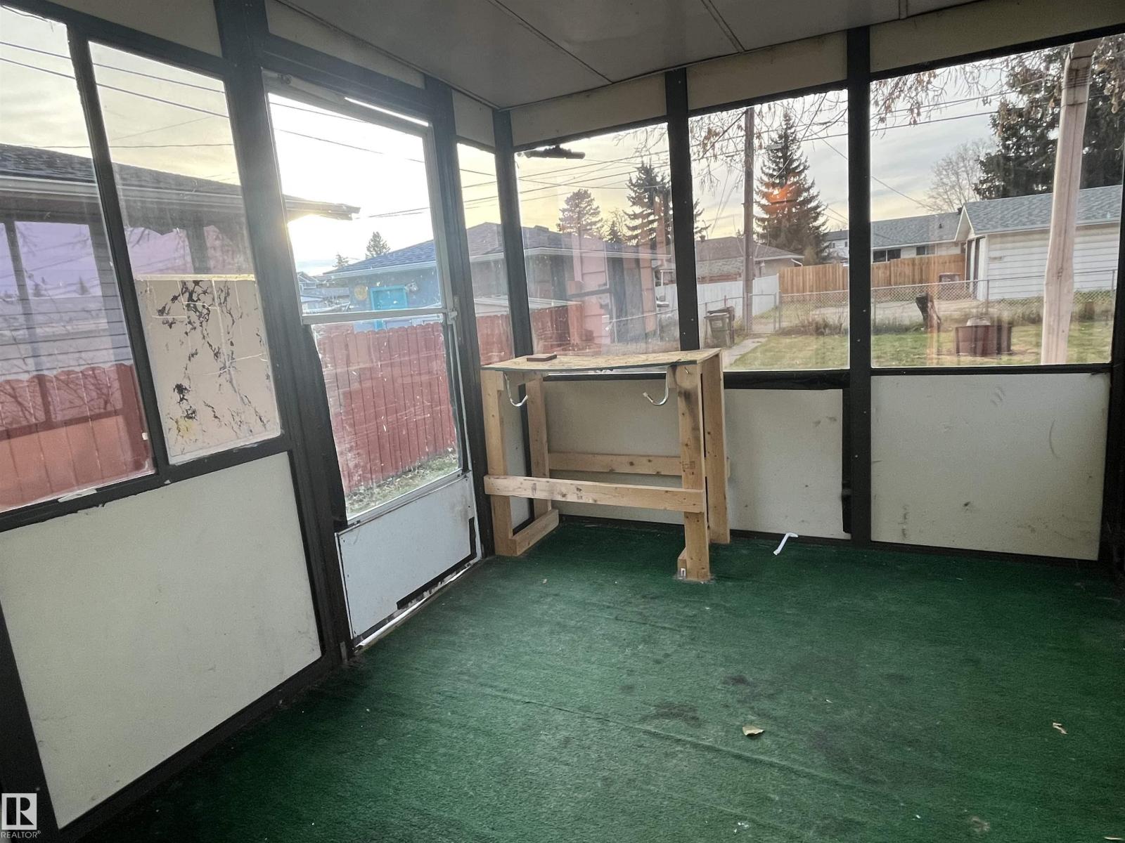 10916 157 ST NW, Edmonton