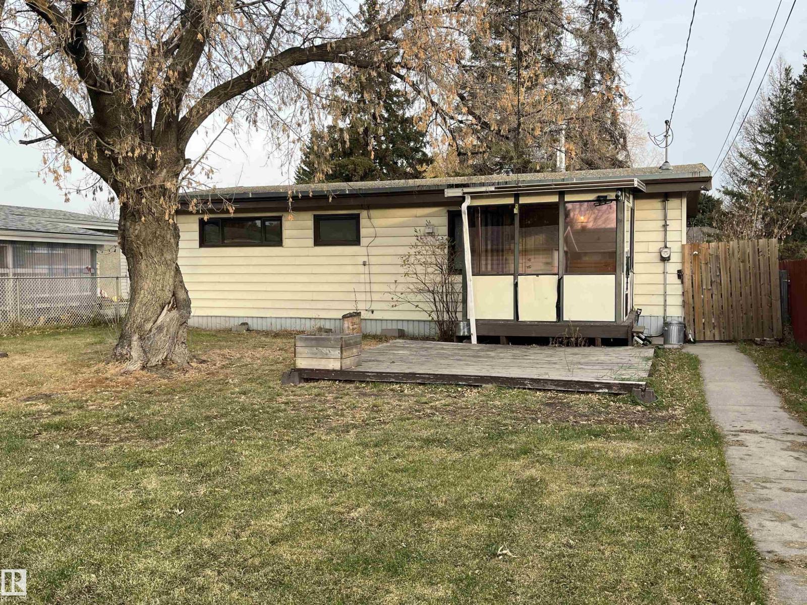 10916 157 ST NW, Edmonton