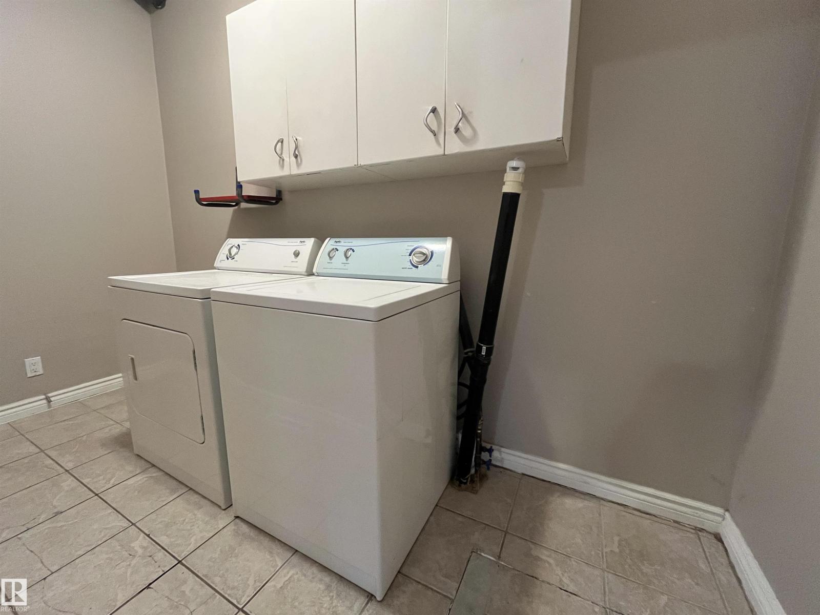 10916 157 ST NW, Edmonton