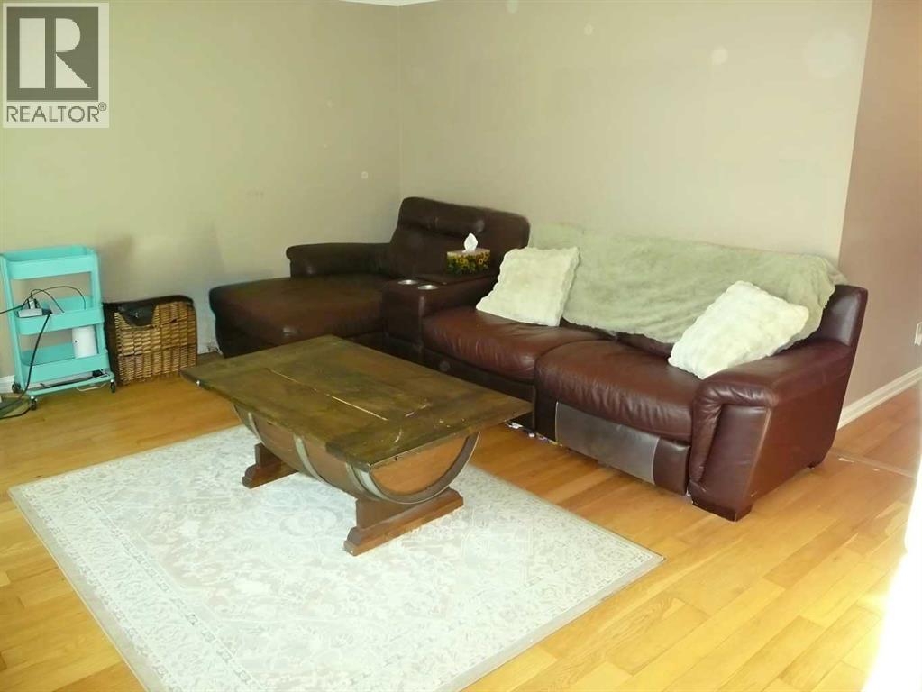 Single Family House for Sale in   Temple Drive NE Temple Calgary 