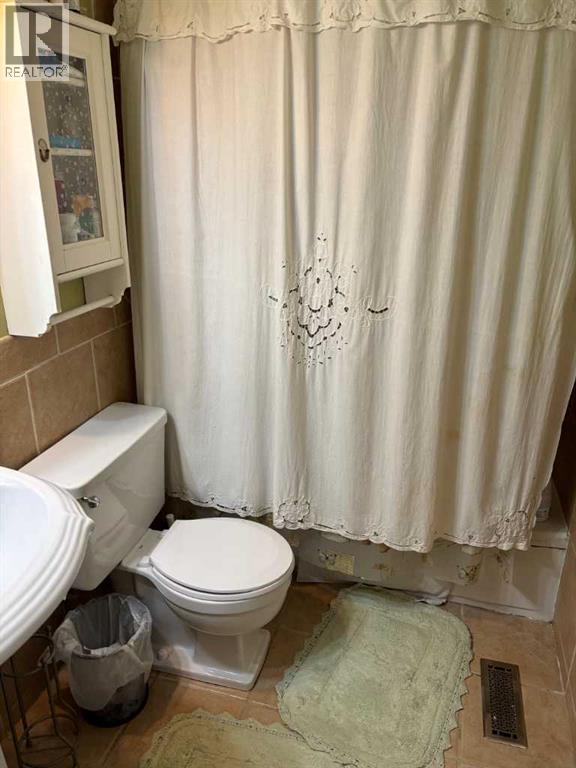 Single Family House for Sale in   Temple Drive NE Temple Calgary 