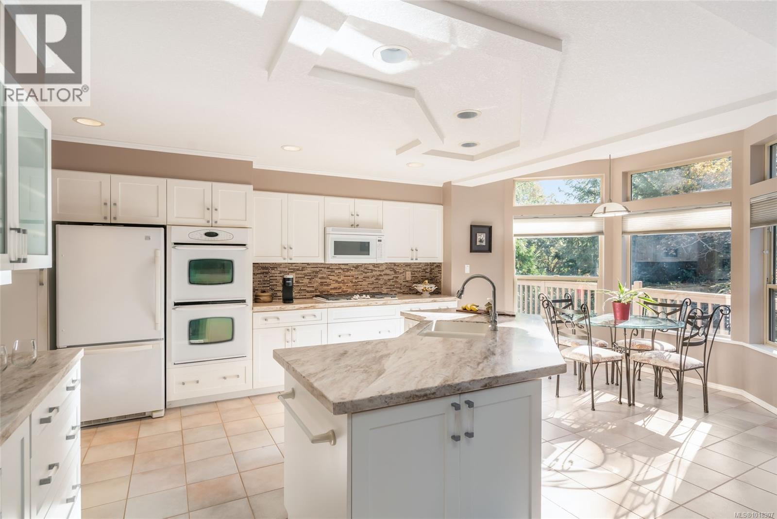 3285 Hobart Pl, Nanoose Bay