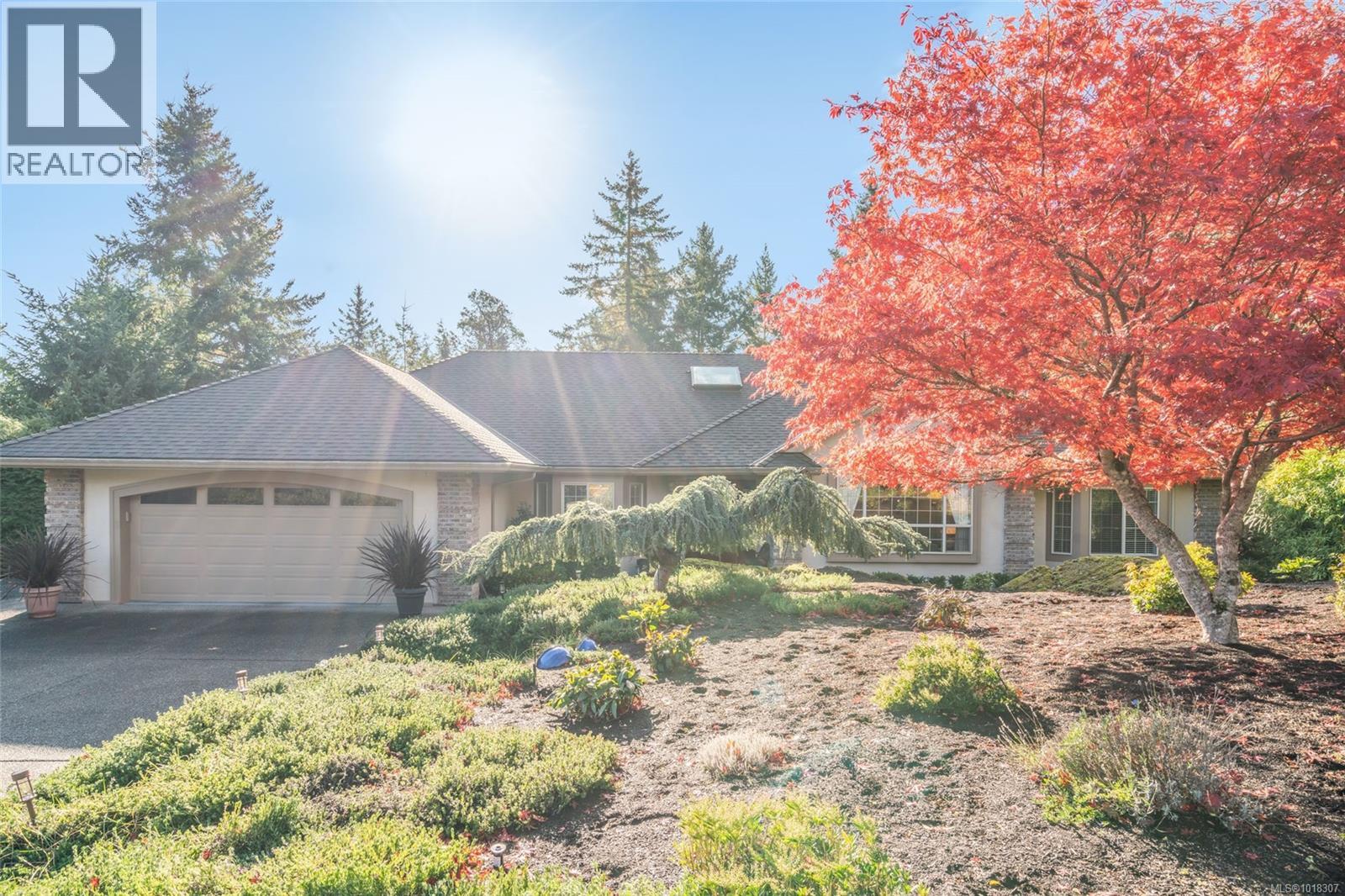 3285 Hobart Pl, Nanoose Bay