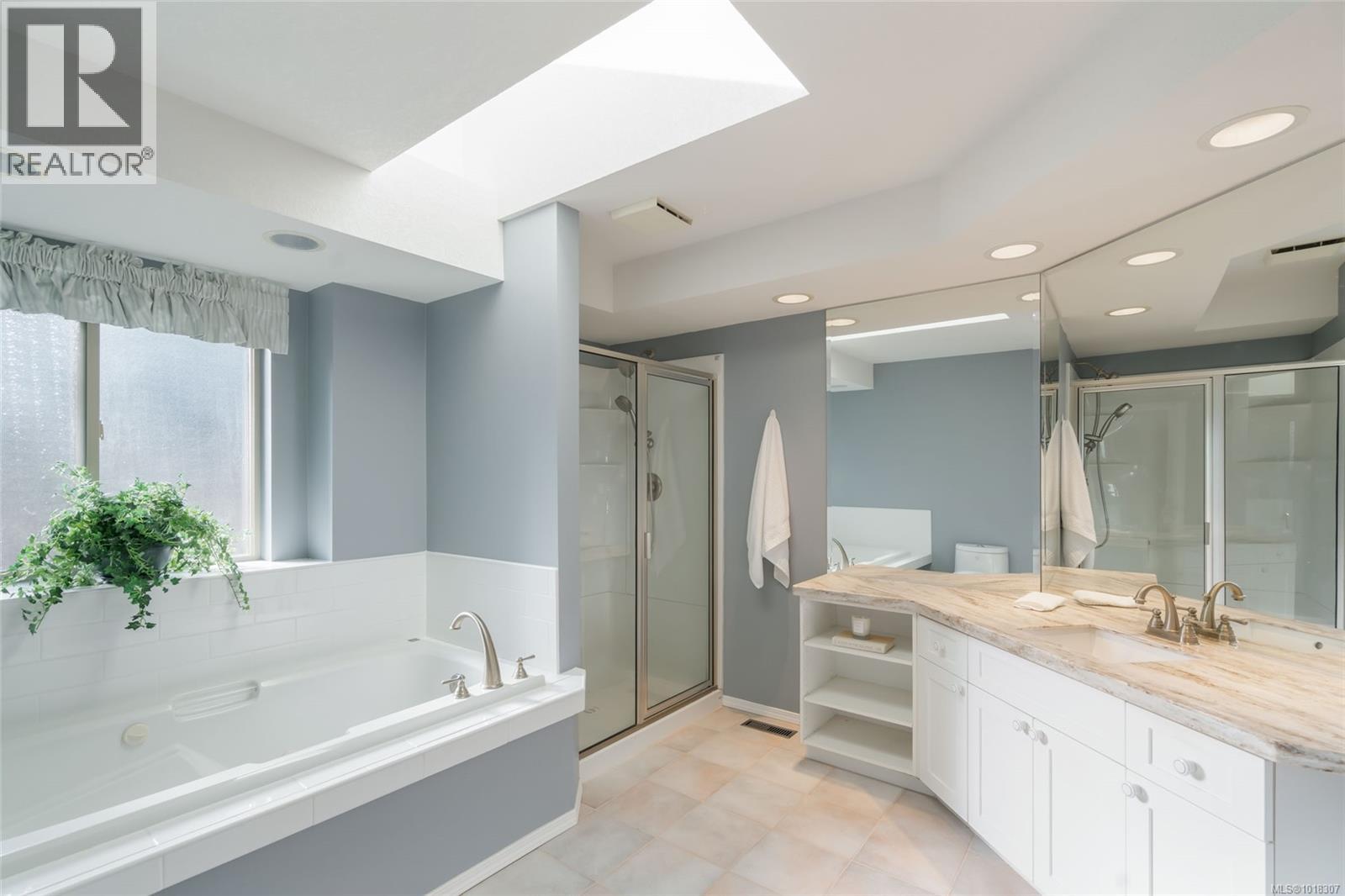 3285 Hobart Pl, Nanoose Bay