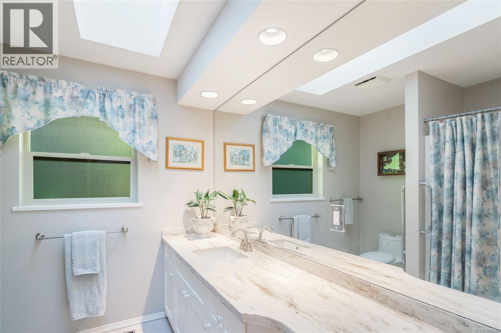 3285 Hobart Pl, Nanoose Bay