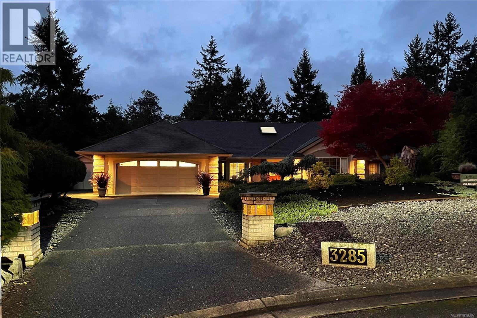 3285 Hobart Pl, Nanoose Bay