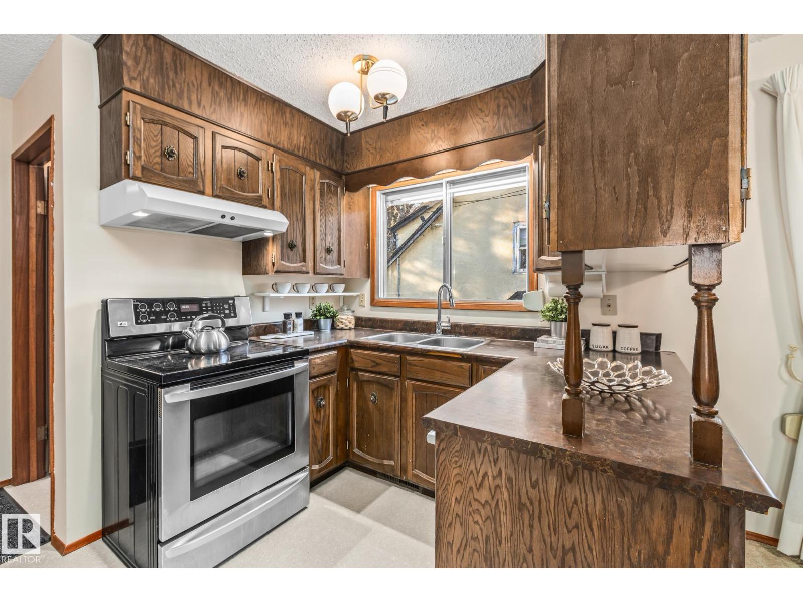 8570 89 ST NW, Edmonton