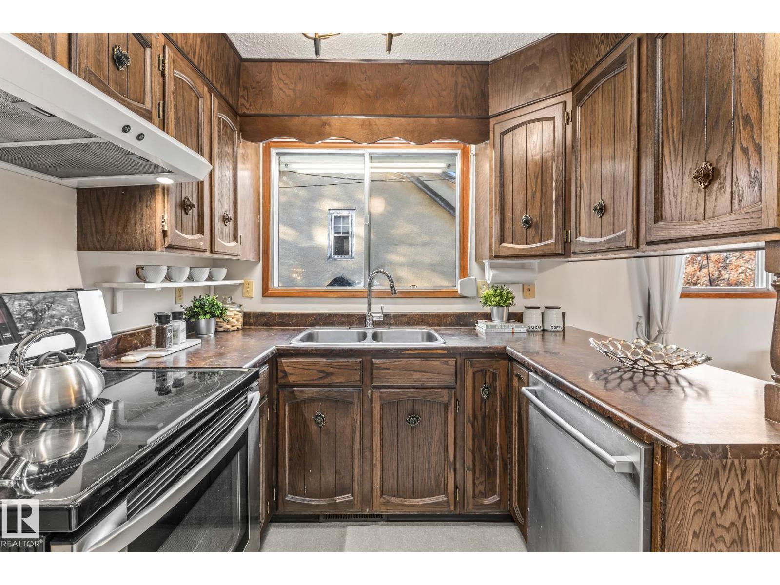 8570 89 ST NW, Edmonton