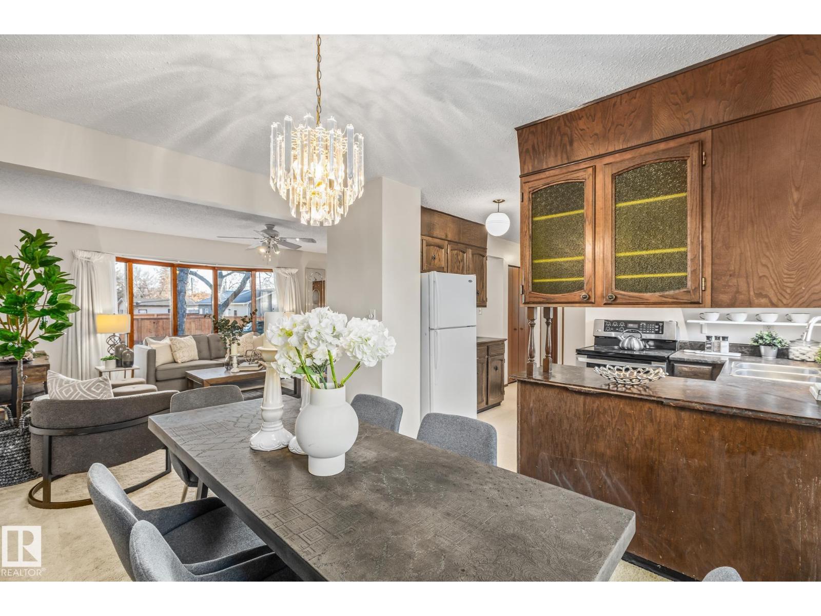 8570 89 ST NW, Edmonton