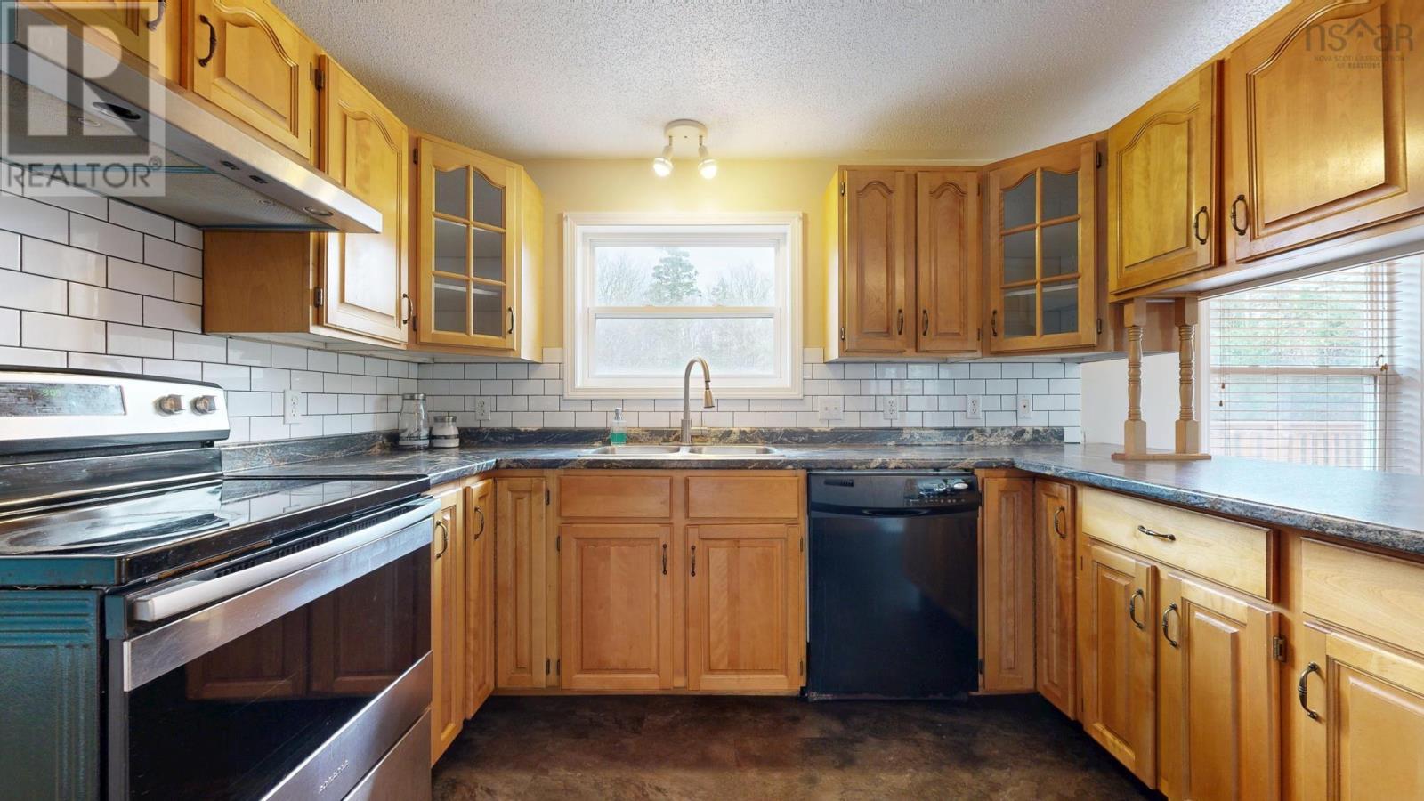 Property 14 of 44 of 2905 Highway 3