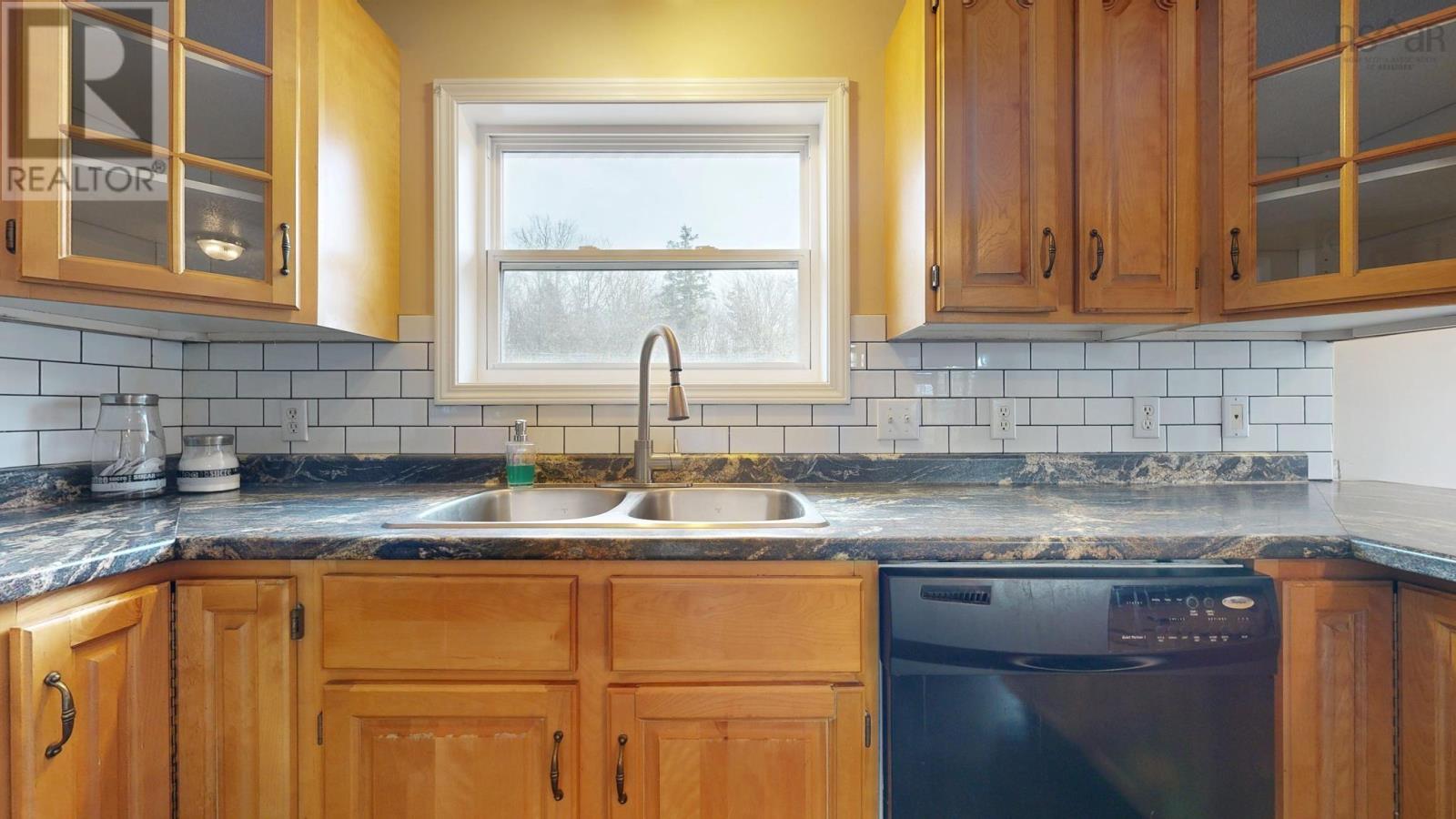 Property 16 of 44 of 2905 Highway 3