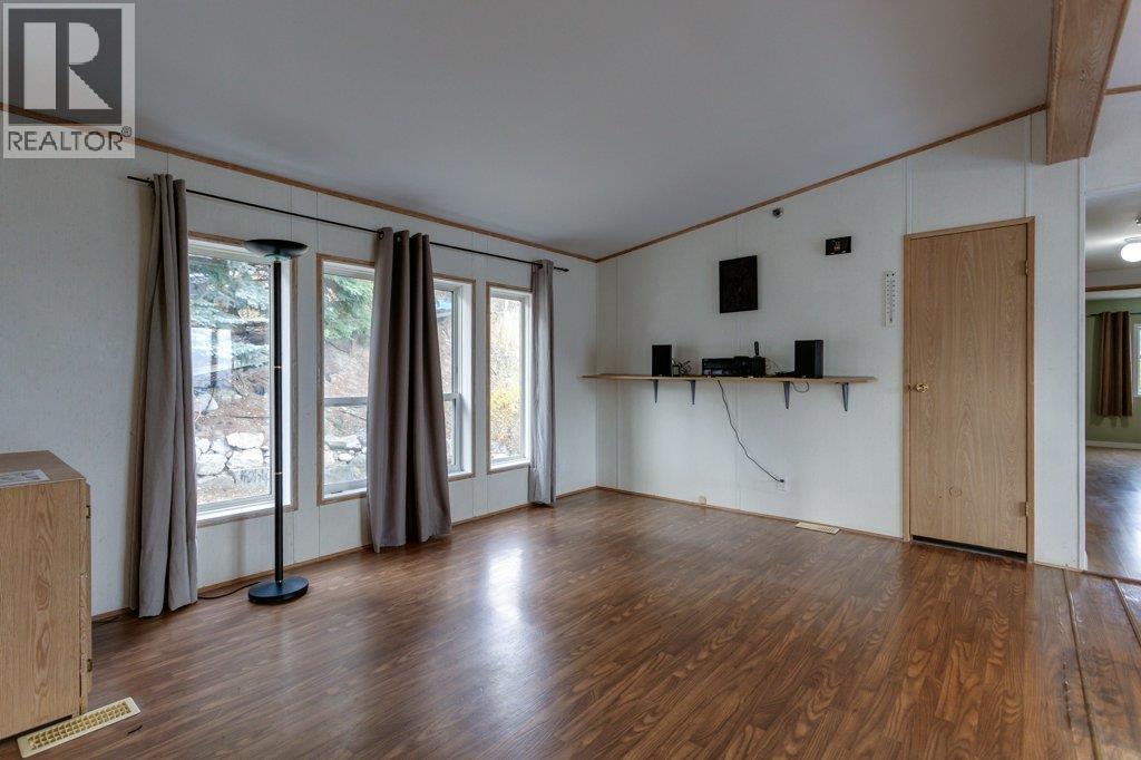 6 5906 Somerset Avenue, Peachland